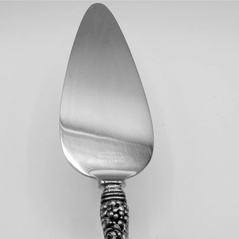 Vintage Stieff Rose Repousse Sterling Silver Handle Pie Cake Server w Box